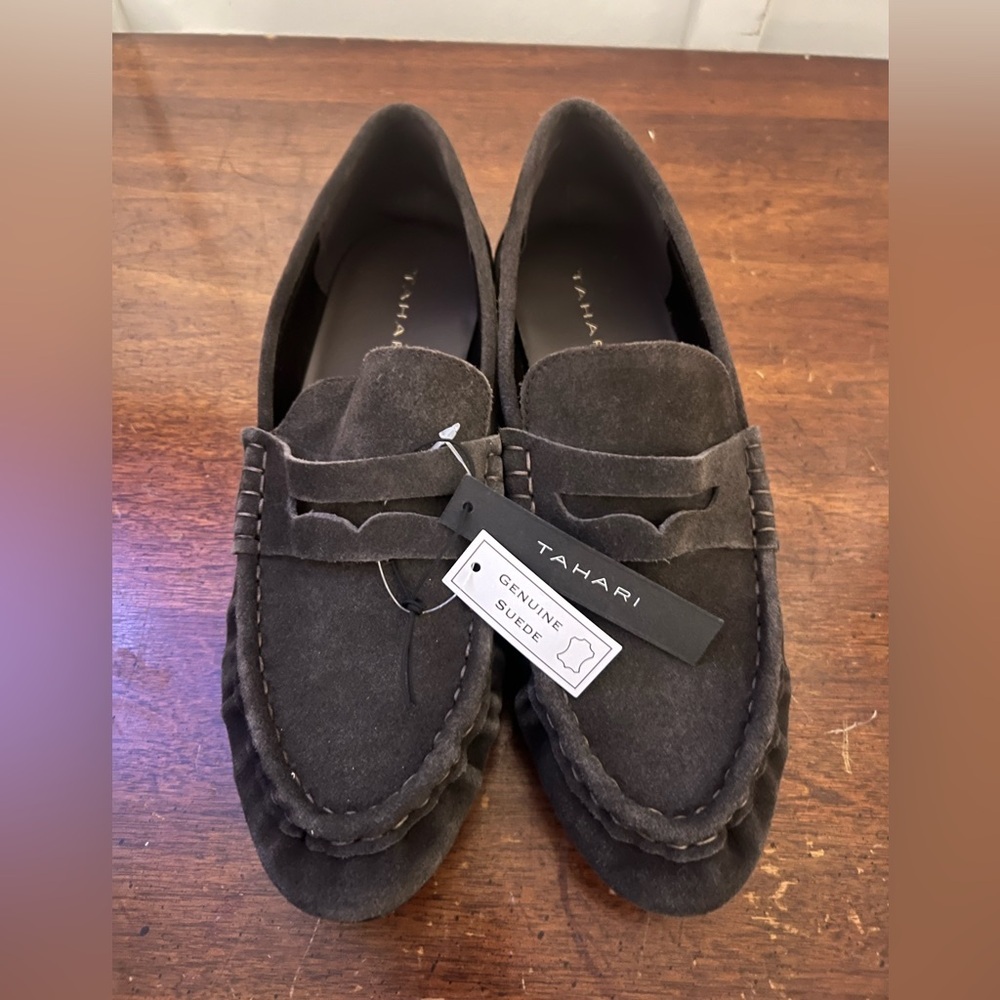 NWT Tahari Women's Dark Brown Suede Loafers size 8 - Picture 9 of 9